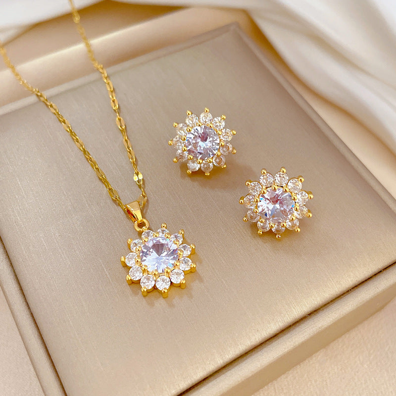 daisy glow set in premium finish; elegant daisy glow set for women
