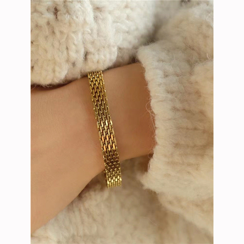 Close-up image of Mesh Glow Bracelet on a white background