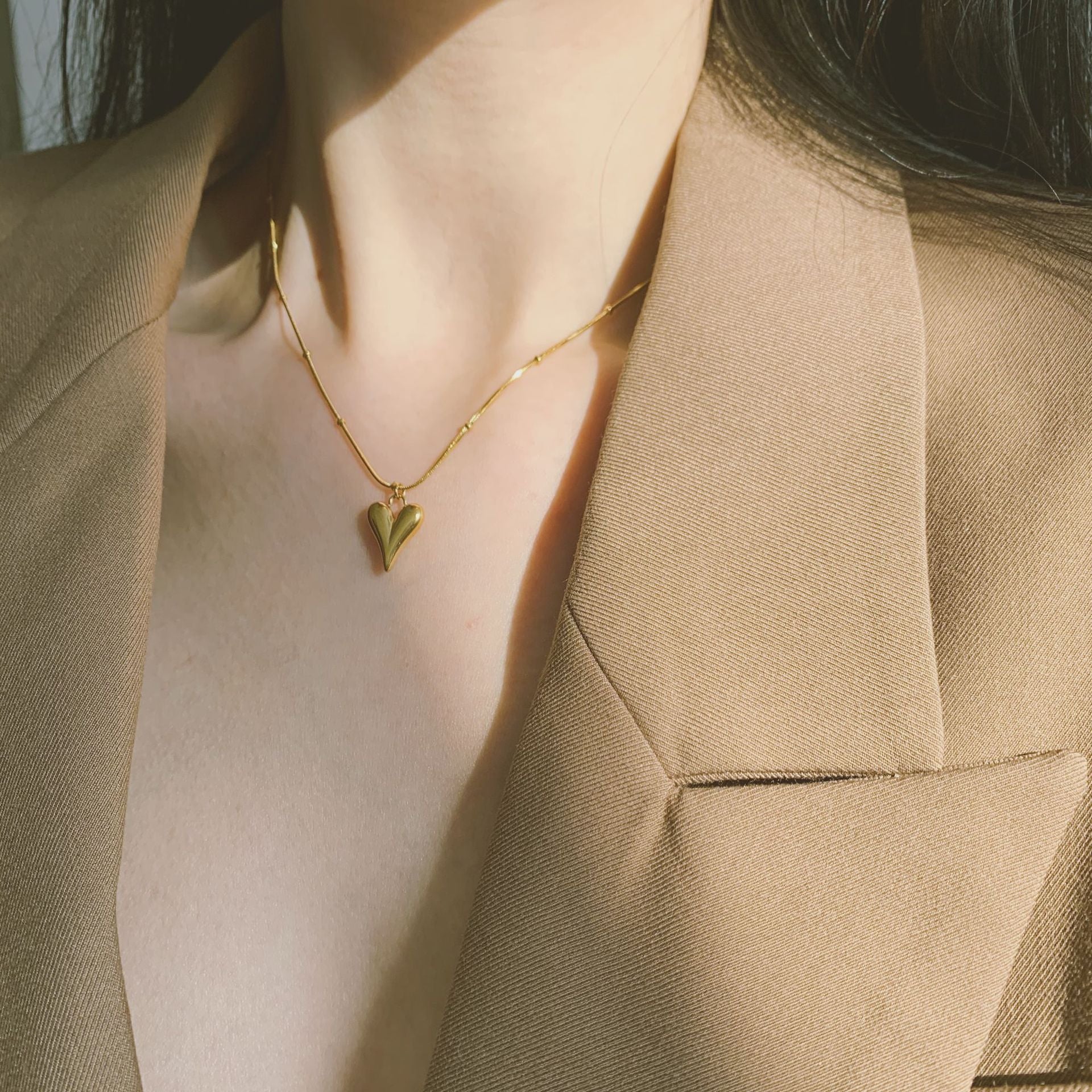 Elegant close-up of Lover’s Gold displayed on a velvet stand