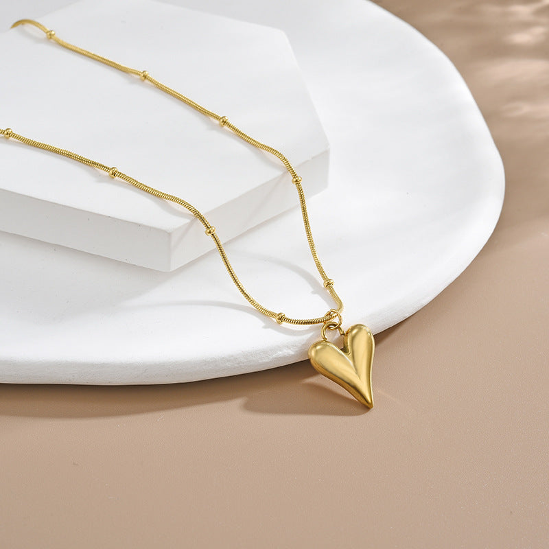 Elegant close-up of Lover’s Gold displayed on a velvet stand