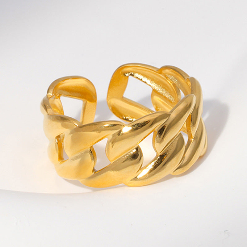 chain bold ring in gold finish; elegant chain bold ring for women
