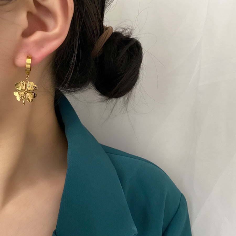 lucky bloom earrings in gold finish; stylish lucky bloom earrings for women
