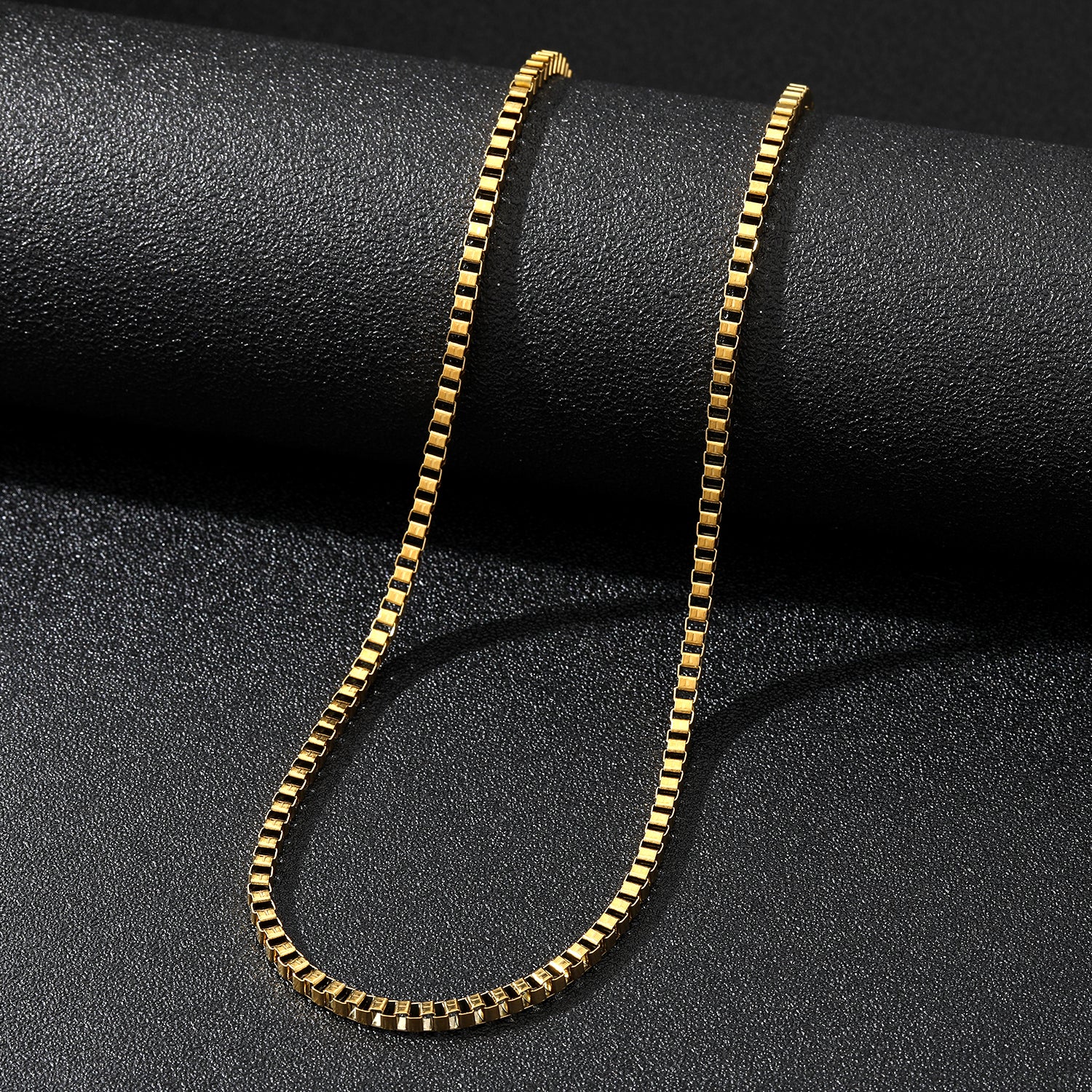 Elegant close-up of Core Luxe 2.0 Chain displayed on a velvet stand