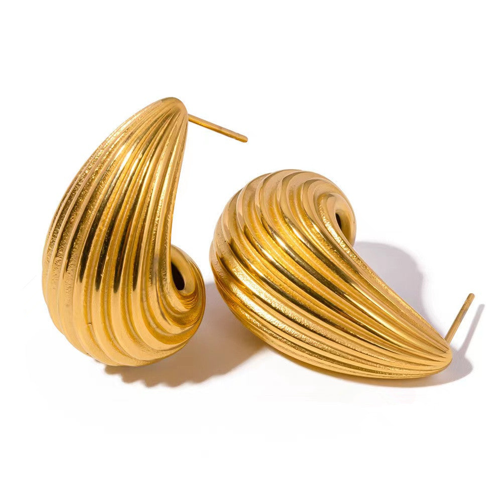 golden crest earrings in gold finish; stylish golden crest earrings for women