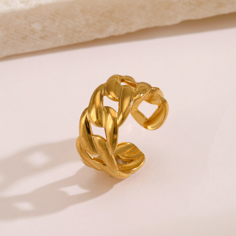chain bold ring in gold finish; elegant chain bold ring for women
