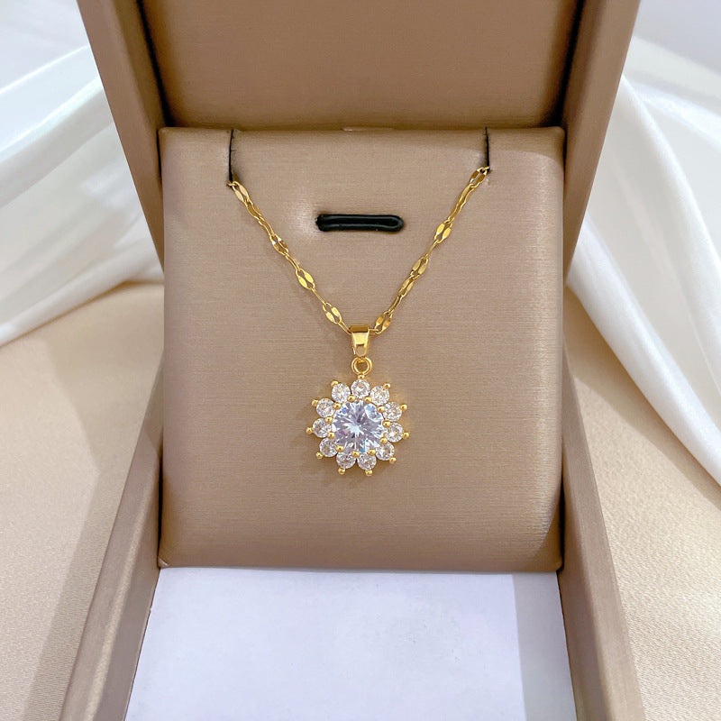 daisy glow set in premium finish; elegant daisy glow set for women