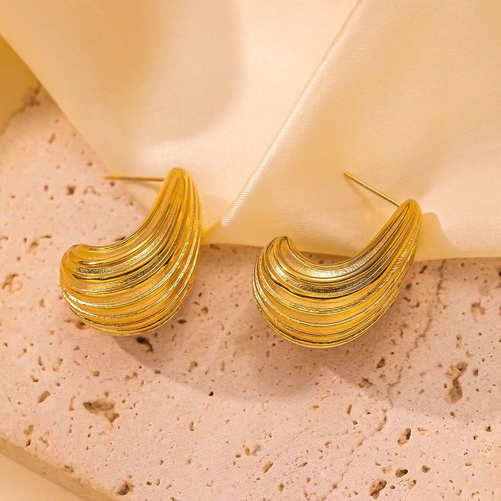 golden crest earrings in gold finish; stylish golden crest earrings for women
