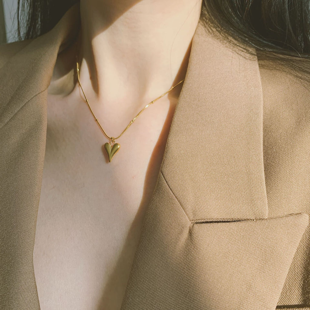 Elegant close-up of Loverâ€™s Gold displayed on a velvet stand